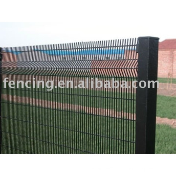 Serried horizontal wire fence